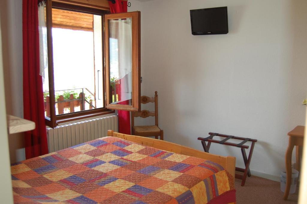 Au Bon Logis Hotell Risoul Rum bild