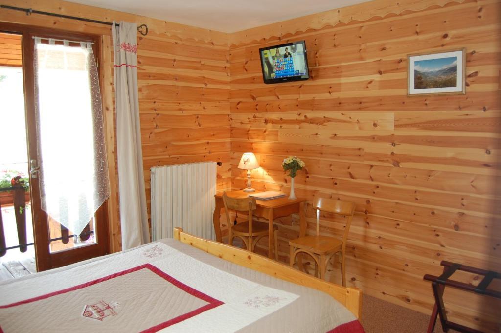 Au Bon Logis Hotell Risoul Rum bild