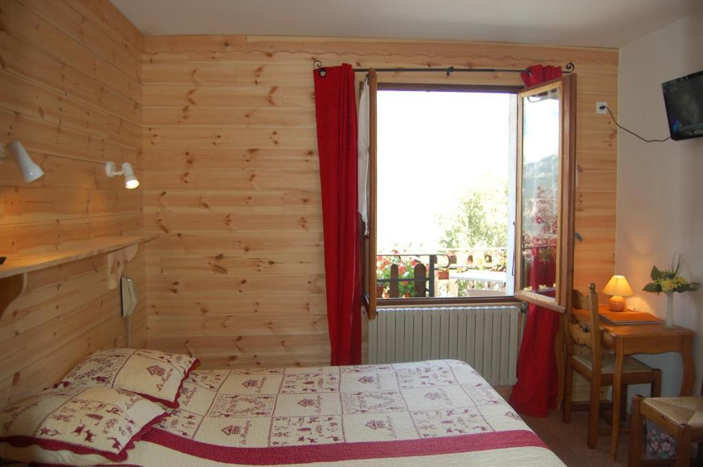 Au Bon Logis Hotell Risoul Rum bild