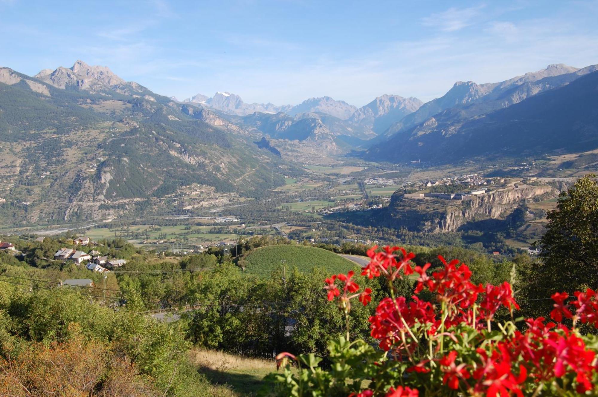 Au Bon Logis Hotell Risoul Exteriör bild
