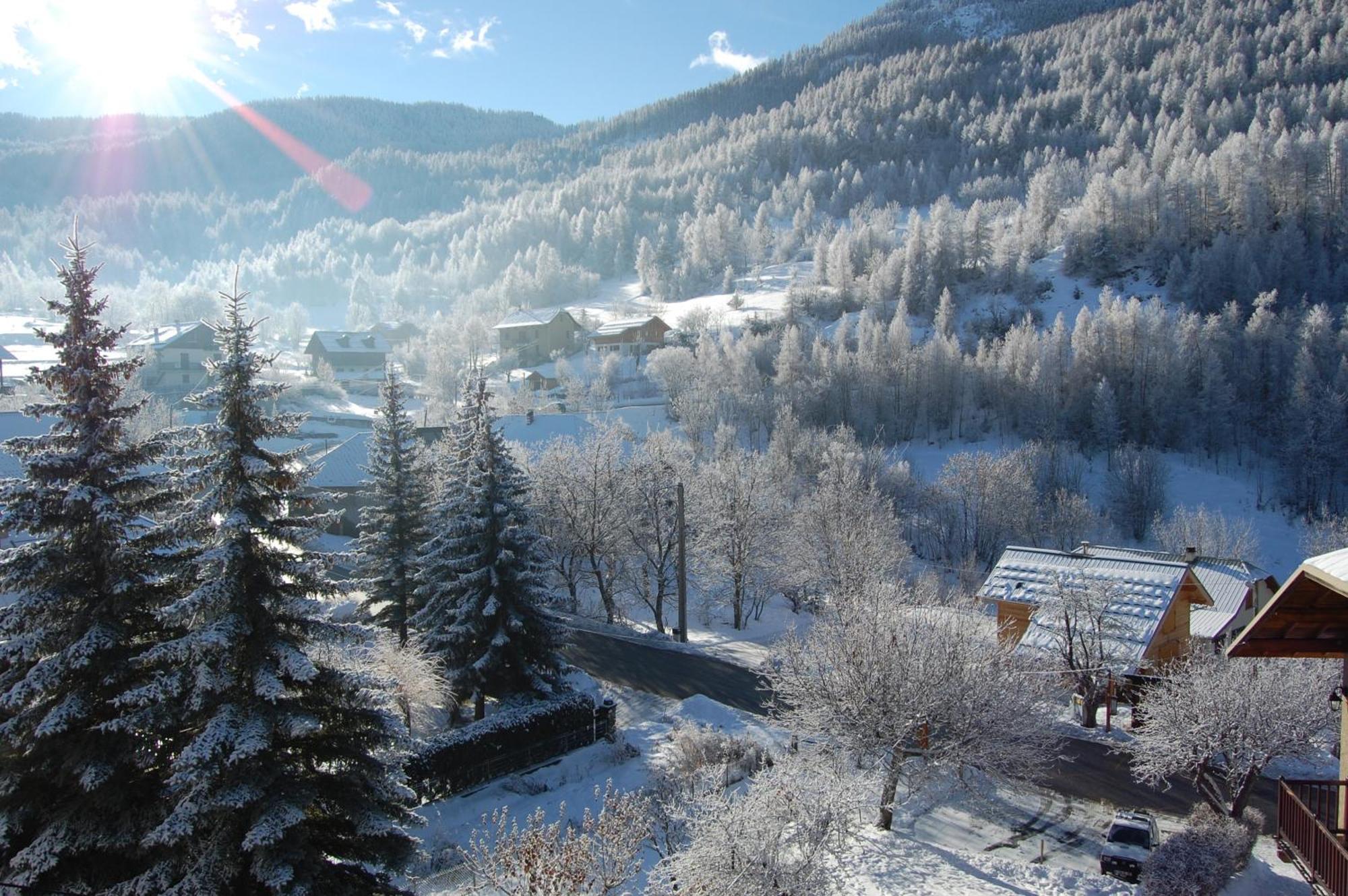 Au Bon Logis Hotell Risoul Exteriör bild