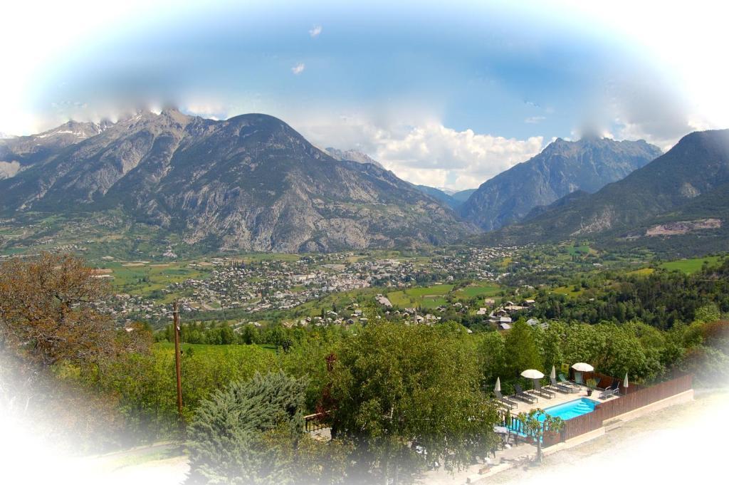 Au Bon Logis Hotell Risoul Exteriör bild