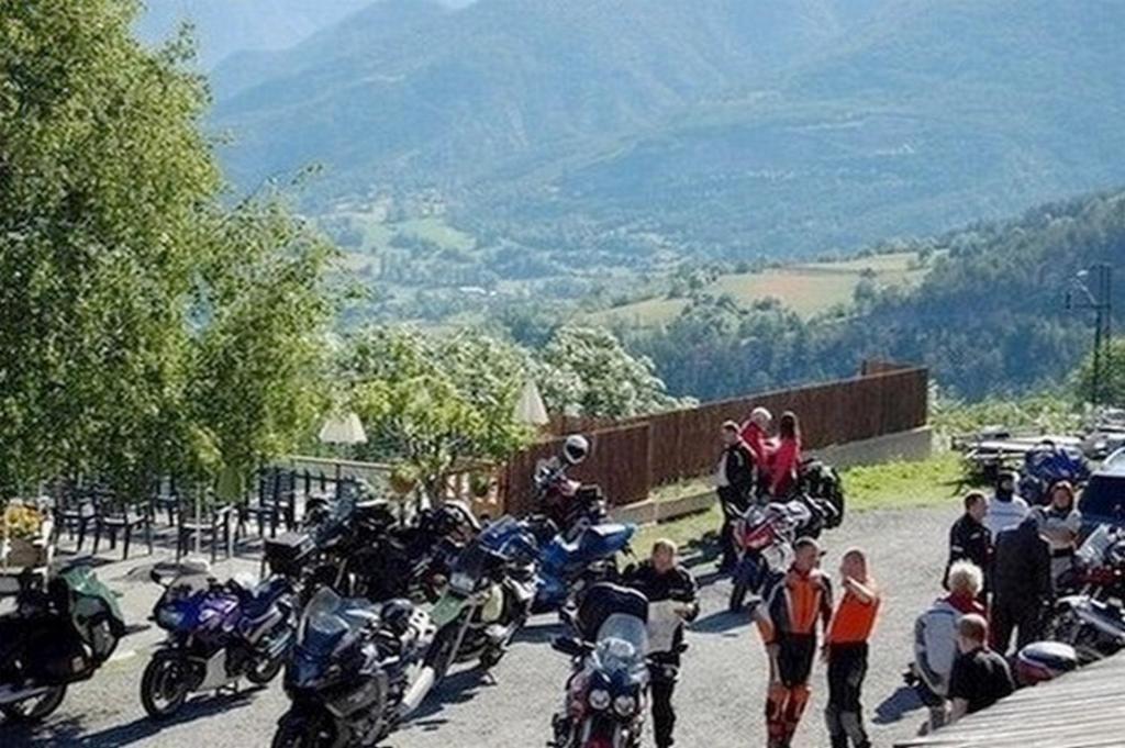 Au Bon Logis Hotell Risoul Exteriör bild